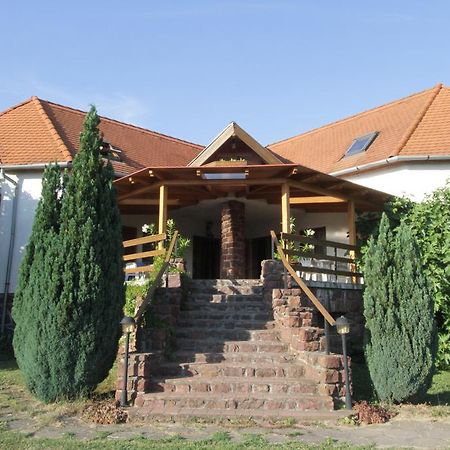 Voeroesko Apartmanhaz Révfülöp Exterior foto