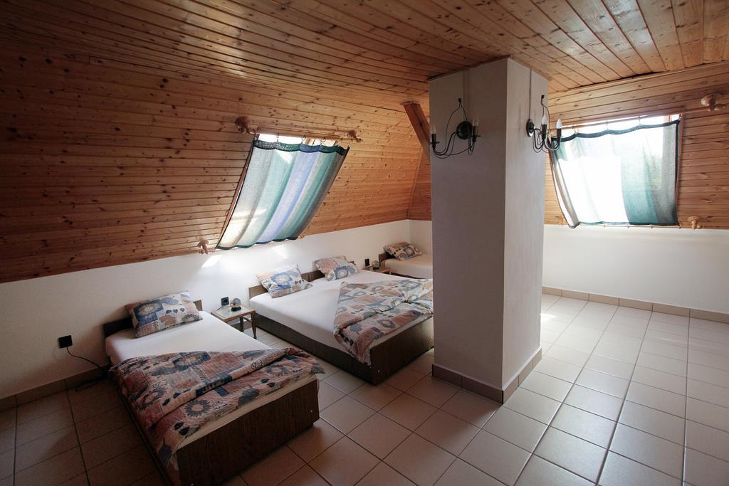 Voeroesko Apartmanhaz Révfülöp Zimmer foto