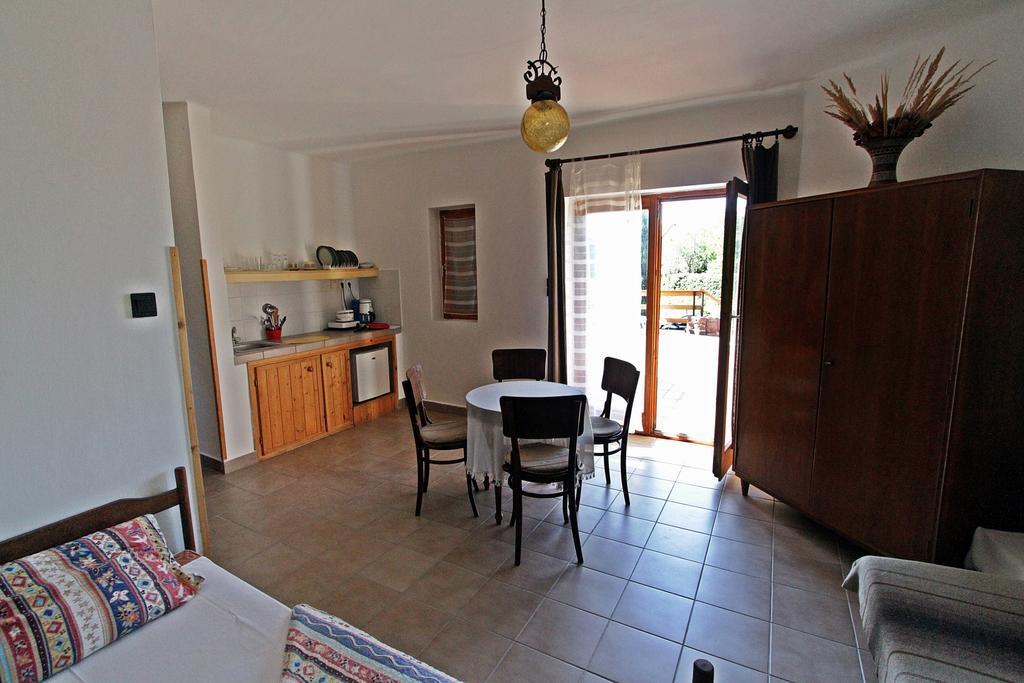 Voeroesko Apartmanhaz Révfülöp Zimmer foto
