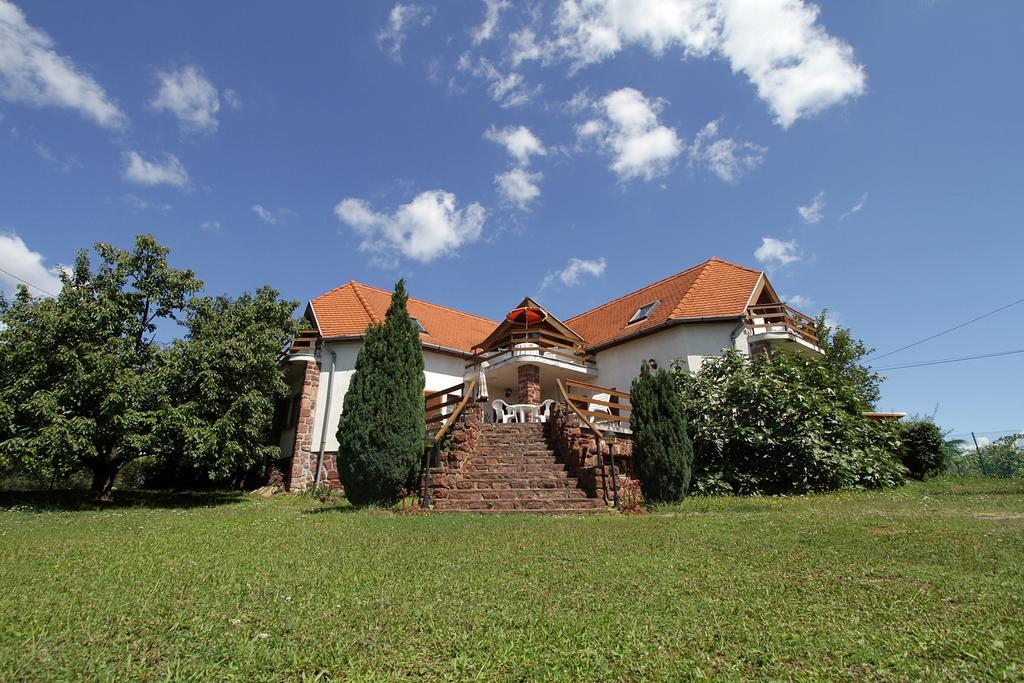 Voeroesko Apartmanhaz Révfülöp Exterior foto