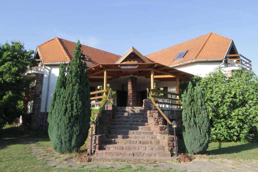 Voeroesko Apartmanhaz Révfülöp Exterior foto