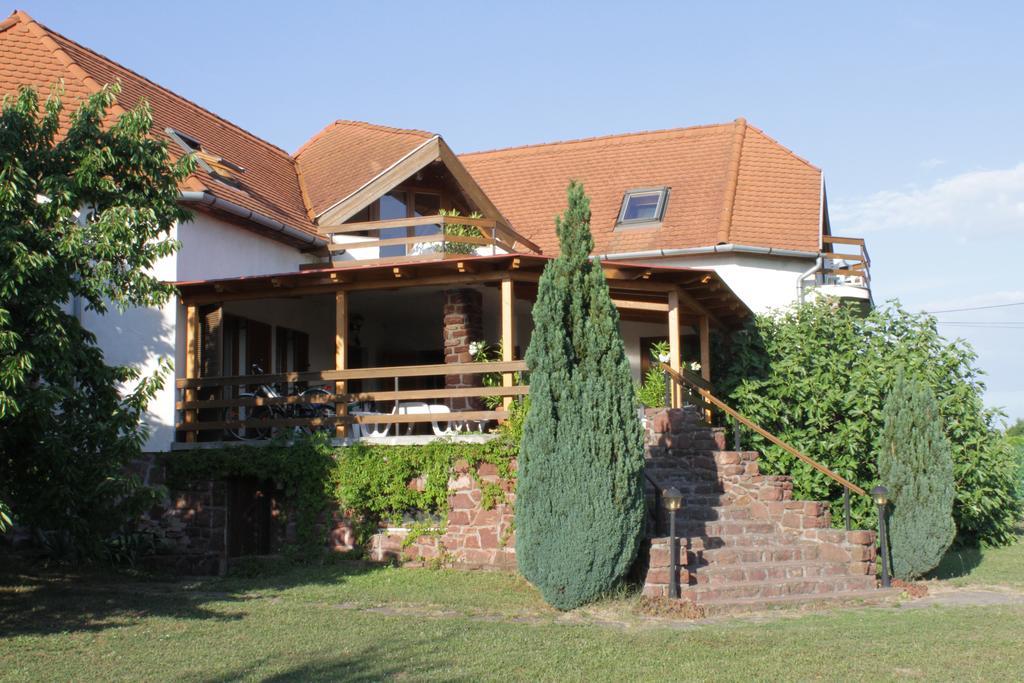 Voeroesko Apartmanhaz Révfülöp Exterior foto
